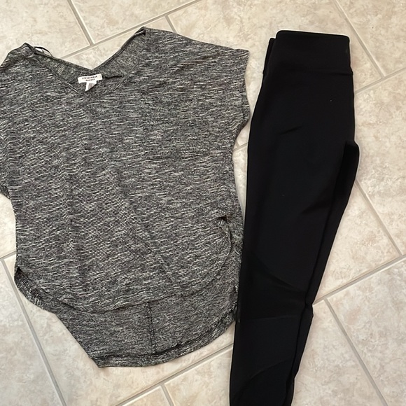 Stylish, sold together. Sleek black leggings with mesh. Top from urban behaviour - Picture 2 of 5